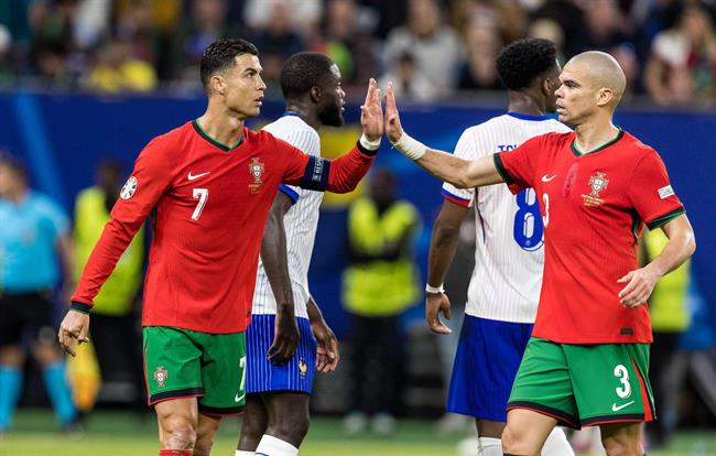 Pepe tin tưởng Ronaldo đủ sức thi đấu thêm nhiều năm 1 Pepe tin tưởng Ronaldo đủ sức thi đấu thêm nhiều năm 1