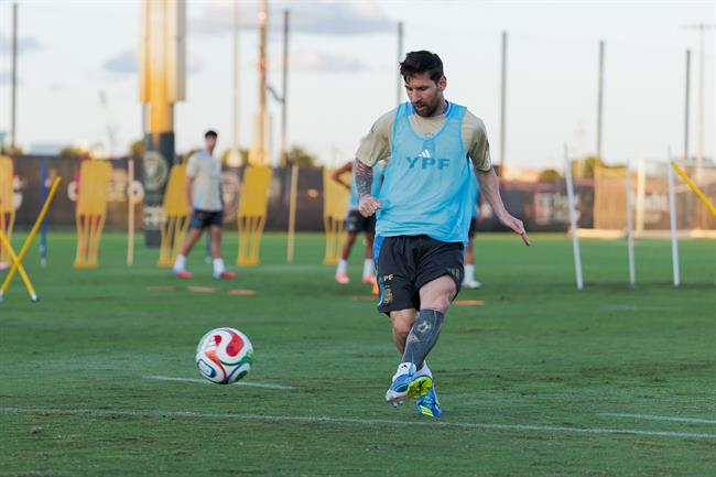 Messi bị kiện 7 triệu USD vì bỏ trận giao hữu 1