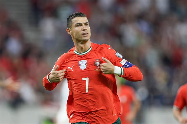 Cristiano Ronaldo lập kỷ lục ghi bàn tại vòng loại World Cup
