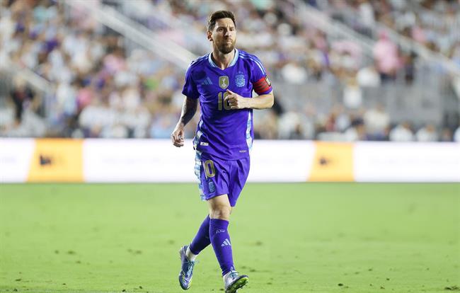 HLV ĐT Argentina xác nhận Messi đá chính trước Zambia 1