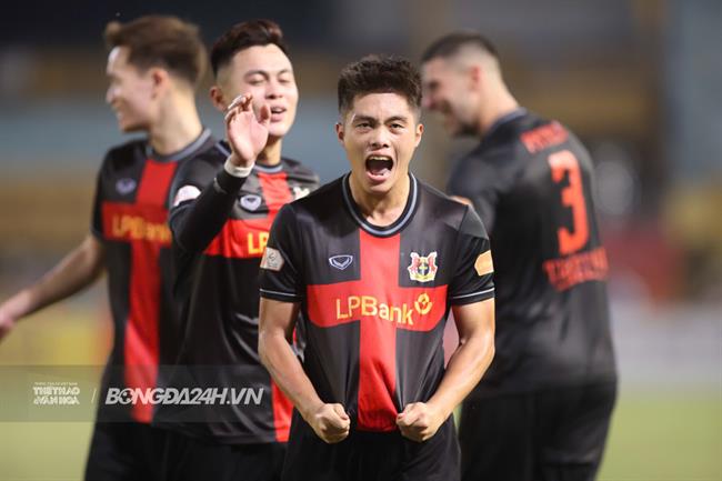 Hà Nội 1-2 Ninh Bình Soi bóng mình từ một trận cầu đinh! 1 Hà Nội 1-2 Ninh Bình Soi bóng mình từ một trận cầu đinh! 1