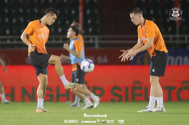 Việt kiều Anh thi đấu kém ấn tượng trong ngày chào sân V.League