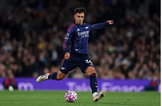 Mikel Arteta bất ngờ với tiền vệ Martin Zubimendi. Mikel Arteta bat ngo voi tien ve Martin Zubimendi.