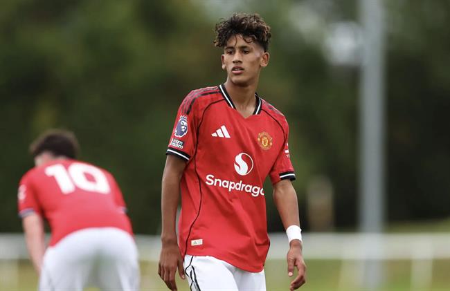 HLV Amorim đưa cầu thủ 15 tuổi lên đội một Man United 1 HLV Amorim đưa cầu thủ 15 tuổi lên đội một Man United 1