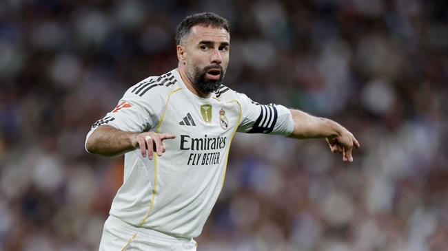 Dani Carvajal phẫu thuật đầu gối, Real Madrid lo sốt vó