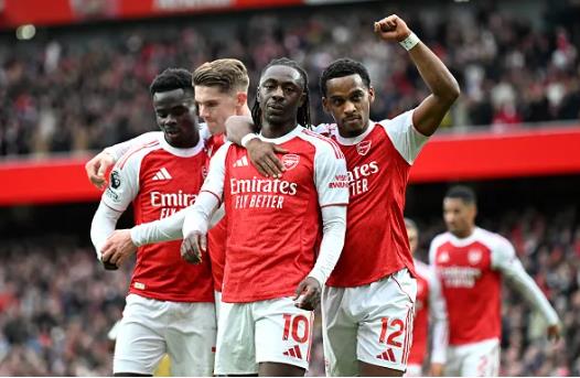 Alan Pardew chỉ ra đối thủ lớn nhất của Arsenal ở Premier League mùa này. Alan Pardew chi ra doi thu lon nhat cua Arsenal o Premier League mua nay.