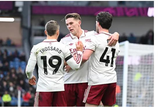 Arsenal dang dan dau o Premier League mua giai nam nay.