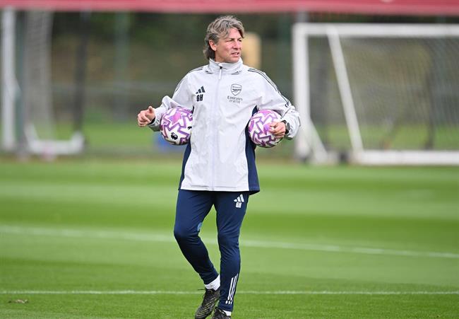 Người cũ MU giúp Arsenal cạnh tranh ngôi vô địch