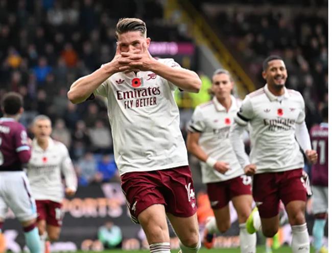 Gary Lineker và Rio Ferdinand nhận định trái ngược về Viktor Gyokeres