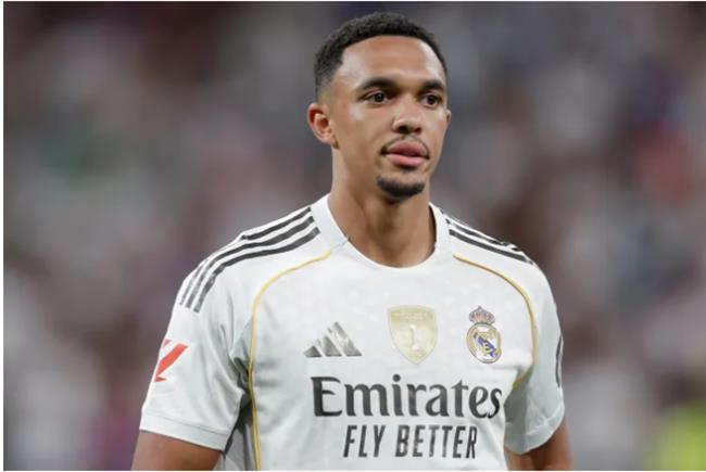 Arne Slot gửi thông điệp tới NHM Liverpool về sự trở lại của Alexander-Arnold