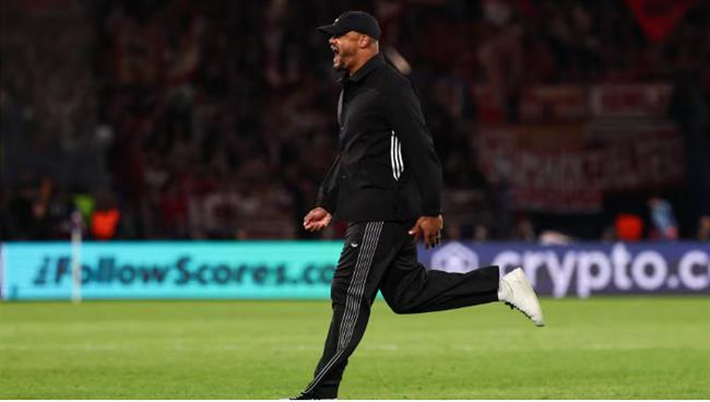 HLV Vincent Kompany nói gì sau chiến thắng trên sân của PSG?