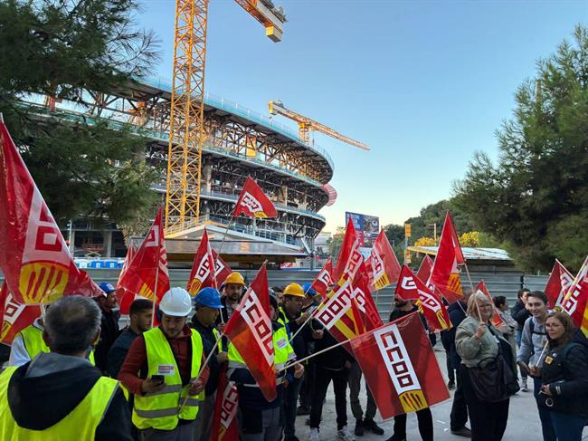 Công nhân xây sân Camp Nou của Barca đình công