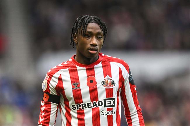 Tiểu sử tiền vệ Romaine Mundle