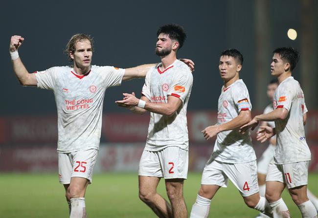 Trung vệ Việt kiều Mỹ chính thức mở tài khoản bàn thắng tại V.League