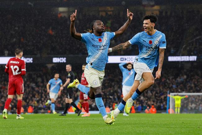 Premier League giai đoạn mùa đông: Khi các cầu thủ phải dùng tiền để lau mồ hôi nước mắt