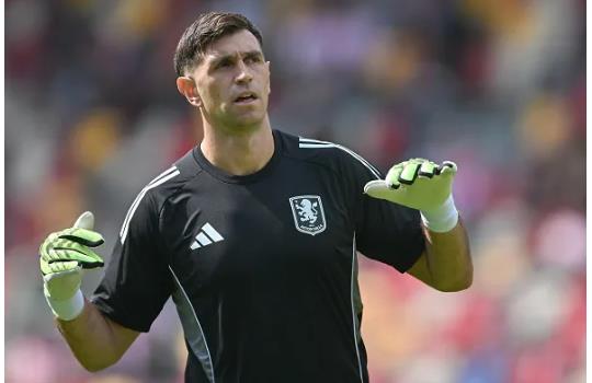 MU ngăn cản Ruben Amorim ký hợp đồng với Emiliano Martinez. MU ngan can Ruben Amorim ky hop dong voi Emiliano Martinez.