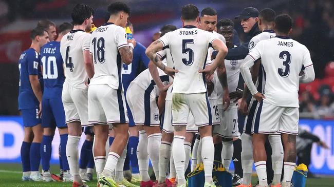 Anh tiến sát cột mốc lịch sử sau chiến thắng trước Serbia