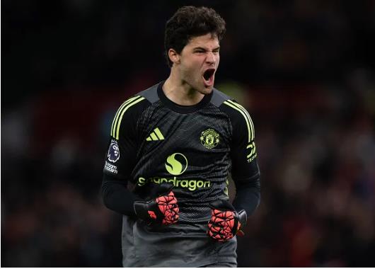 Sir Alex Ferguson đích thân khen ngợi Senne Lammens. Sir Alex Ferguson dich than khen ngoi Senne Lammens.