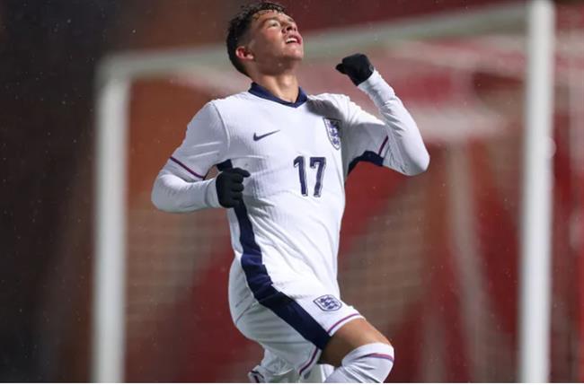 HLV đội U20 Anh Ben Futcher ca ngợi tài năng trẻ Shea Lacey. HLV doi U20 Anh Ben Futcher ca ngoi tai nang tre Shea Lacey.