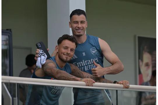 Arsenal có thể bán Ben White và Gabriel Martinelli vào tháng 1 Arsenal co the ban Ben White va Gabriel Martinelli vao thang 1