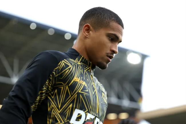 Wolves ra gia de MU ky hop dong voi Joao Gomes.