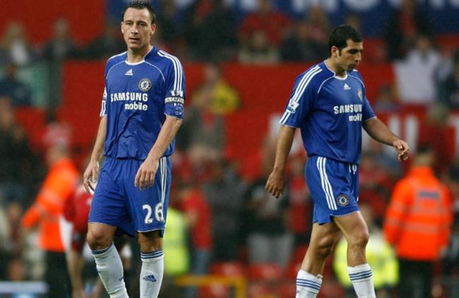 John Terry va Tal Ben Haim trong mau ao Chelsea.