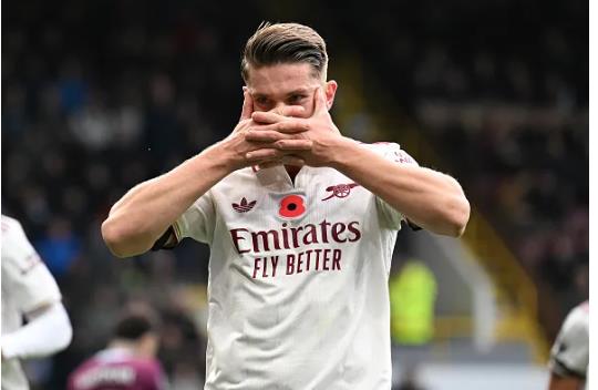 Dwight Yorke nhan dinh ve Viktor Gyokeres.