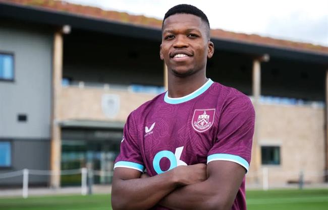 Thông tin, tiểu sử tiền vệ Florentino 