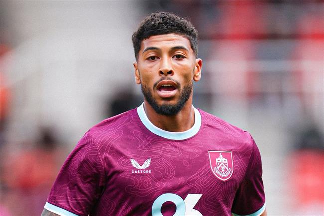 Tiểu sử tiền vệ Josh Laurent