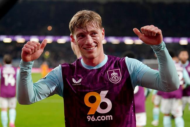 Tiểu sử tiền vệ Zian Flemming