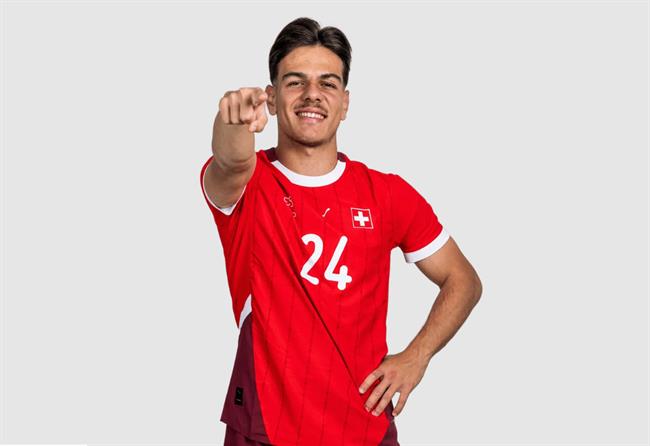 Tiểu sử tiền vệ Ardon Jashari của AC Milan