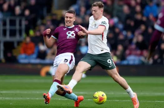 Liam Delap bi chi trich sau tran dau voi Burnley.