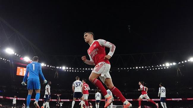 Arsenal chua thua khi Leandro Trossard ghi ban.