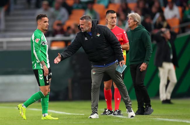 Antony mất ngủ sau tấm thẻ đỏ đầu tiên trong màu áo Betis