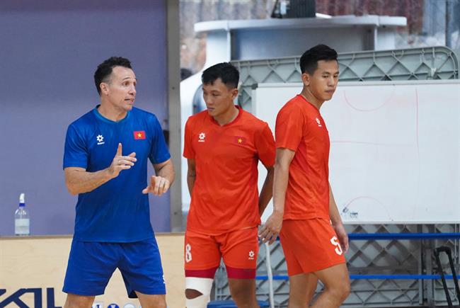 HLV Diego Giustozzi lên dây cót tinh thần cho học trò trước thềm SEA Games 33