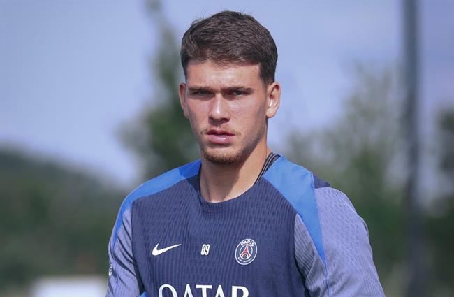 Tiểu sử thủ môn Renato Marin