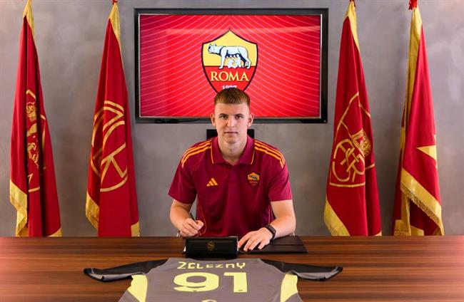 Tiểu sử thủ môn trẻ Radoslaw Zelezny