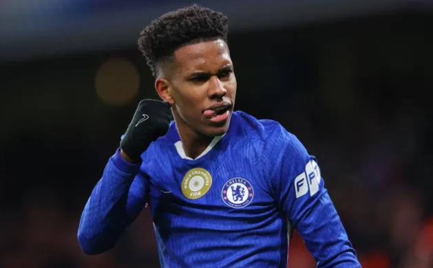 Thierry Henry so sanh Estevao voi huyen thoai MU.