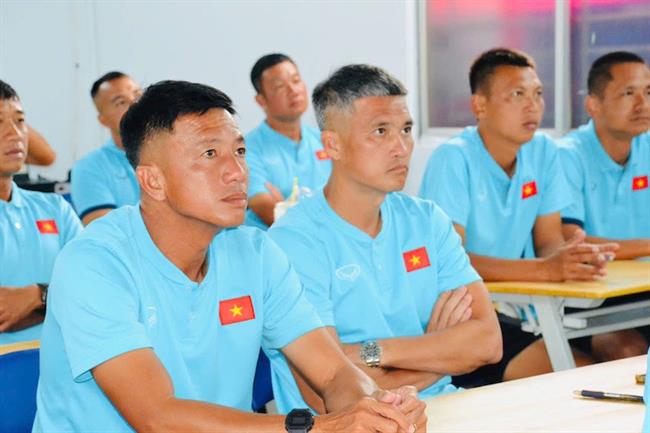 Lê Công Vinh ra nước ngoài học bằng HLV