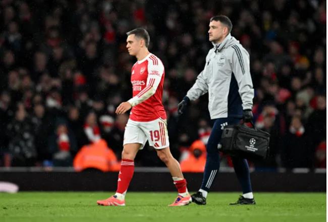 Cap nhat chan thuong cua Leandro Trossard.