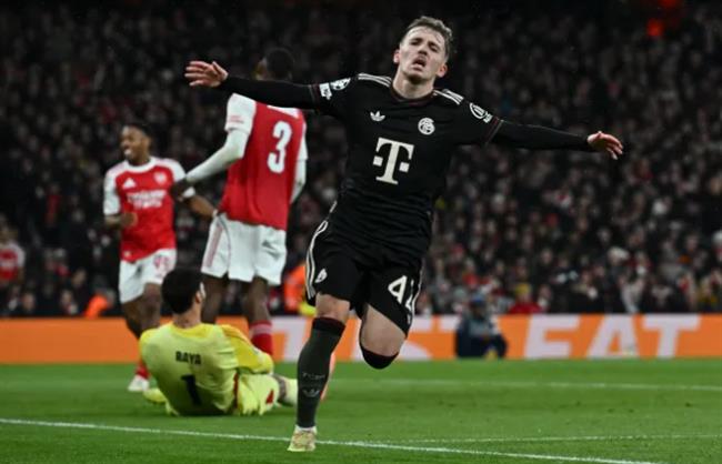 Lennart Karl can bang ty so 1-1 cho Bayern Munich.