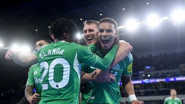 Newcastle danh bai Everton 4-1 tren san cua doi thu.