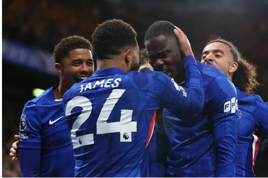 Chelsea vua cam hoa Arsenal voi ty so 1-1.