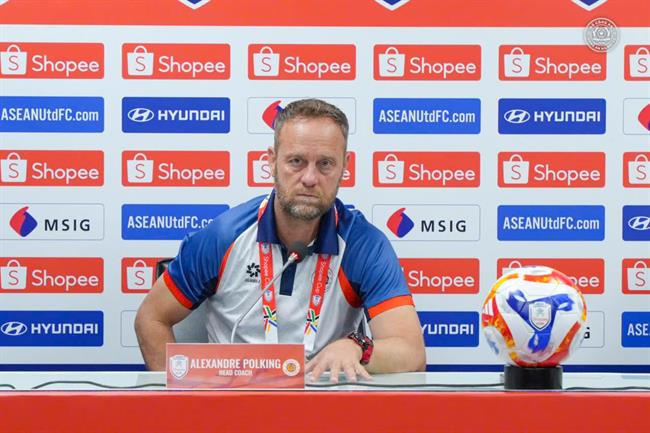 HLV Polking nói gì sau màn đòi nợ bất thành trước Buriram Utd?