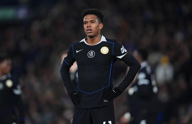 Enzo Maresca tiết lộ lí do rút Estevao rời sân sớm trước Leeds