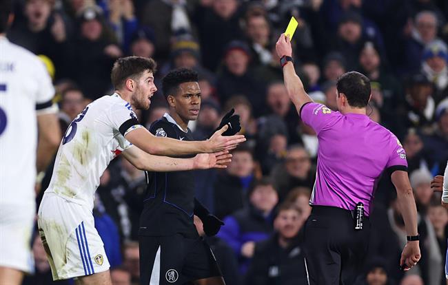 Enzo Maresca tiết lộ lí do rút Estevao rời sân sớm trước Leeds 1