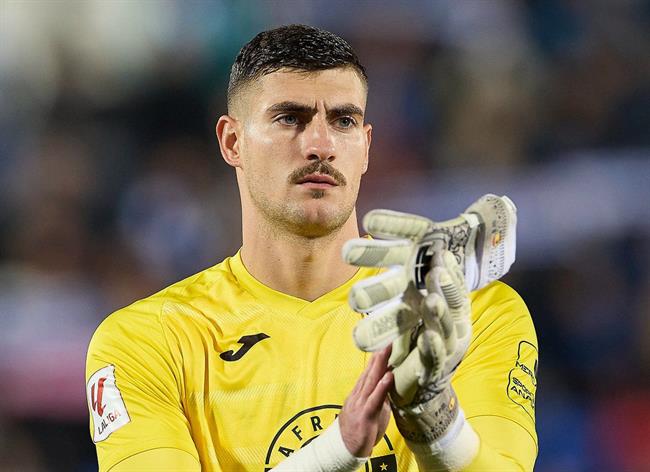 Tiểu sử thủ môn Diego Conde