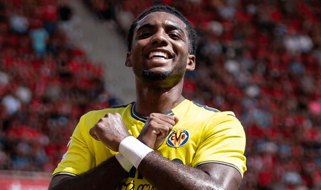 Tiểu sử trung vệ Logan Costa