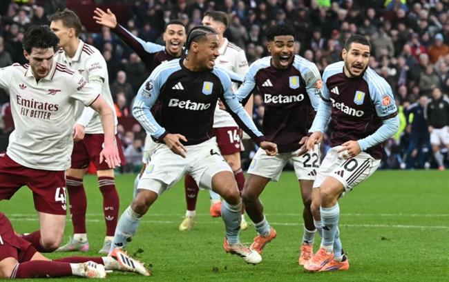 Gary Neville đưa lời khuyên cho Arsenal sau trận thua Aston Villa