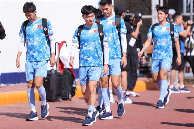 Kẹt xe ở Thái Lan đảo lộn chuẩn bị của các ĐT Việt Nam